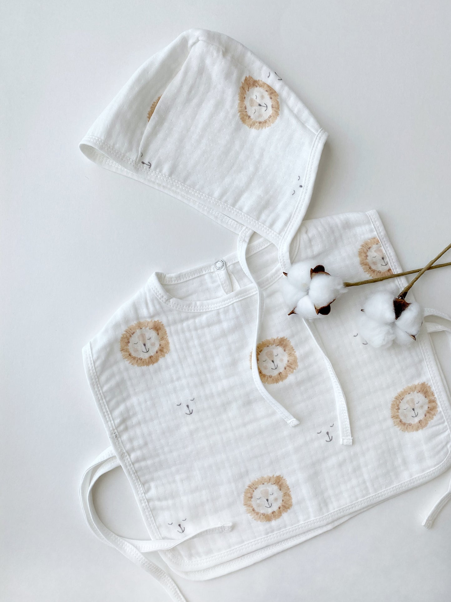 Lion Bib & Bonnet | Organic Muslin