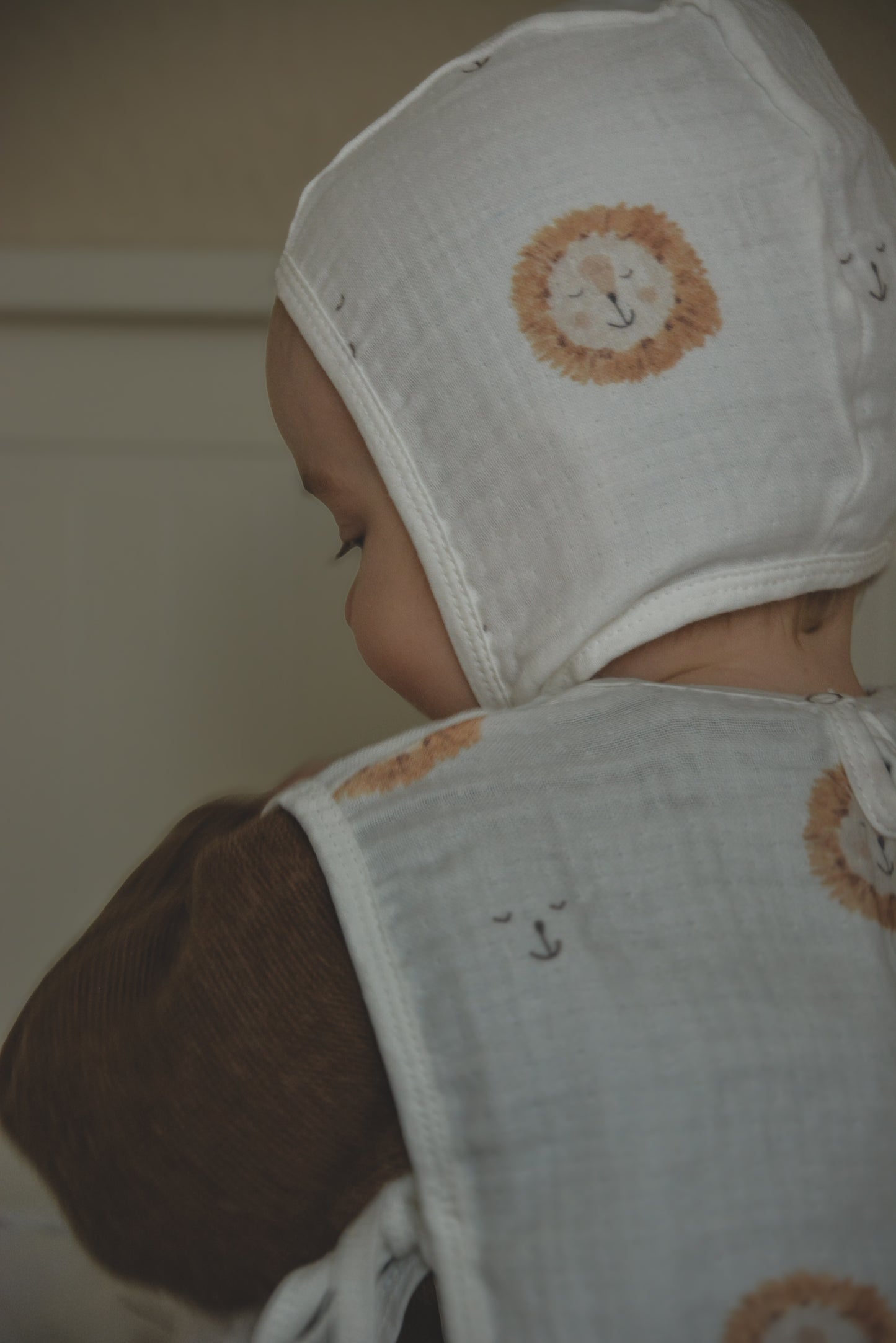 Lion Bib & Bonnet | Organic Muslin