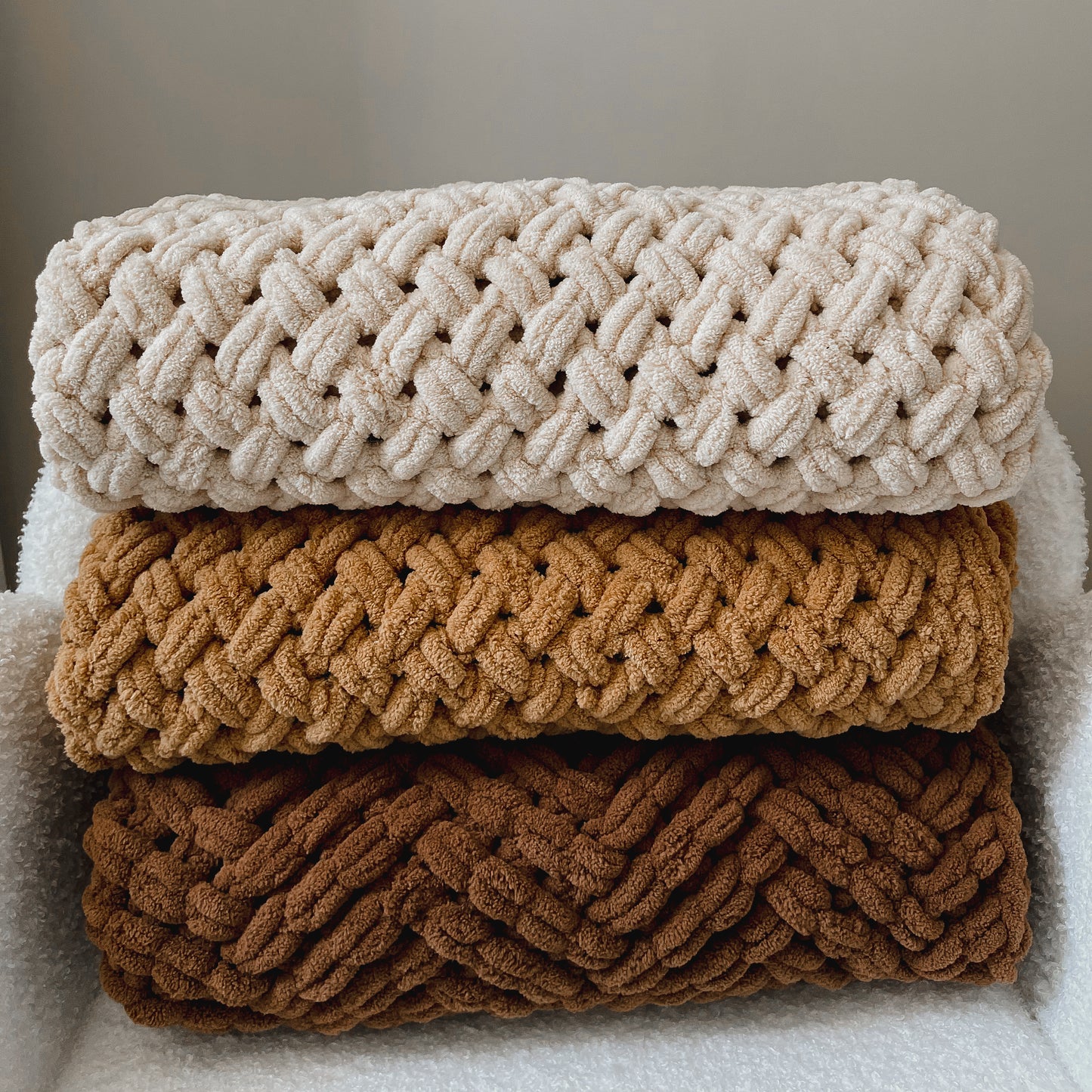 Handmade puffy babydeken | Bruin