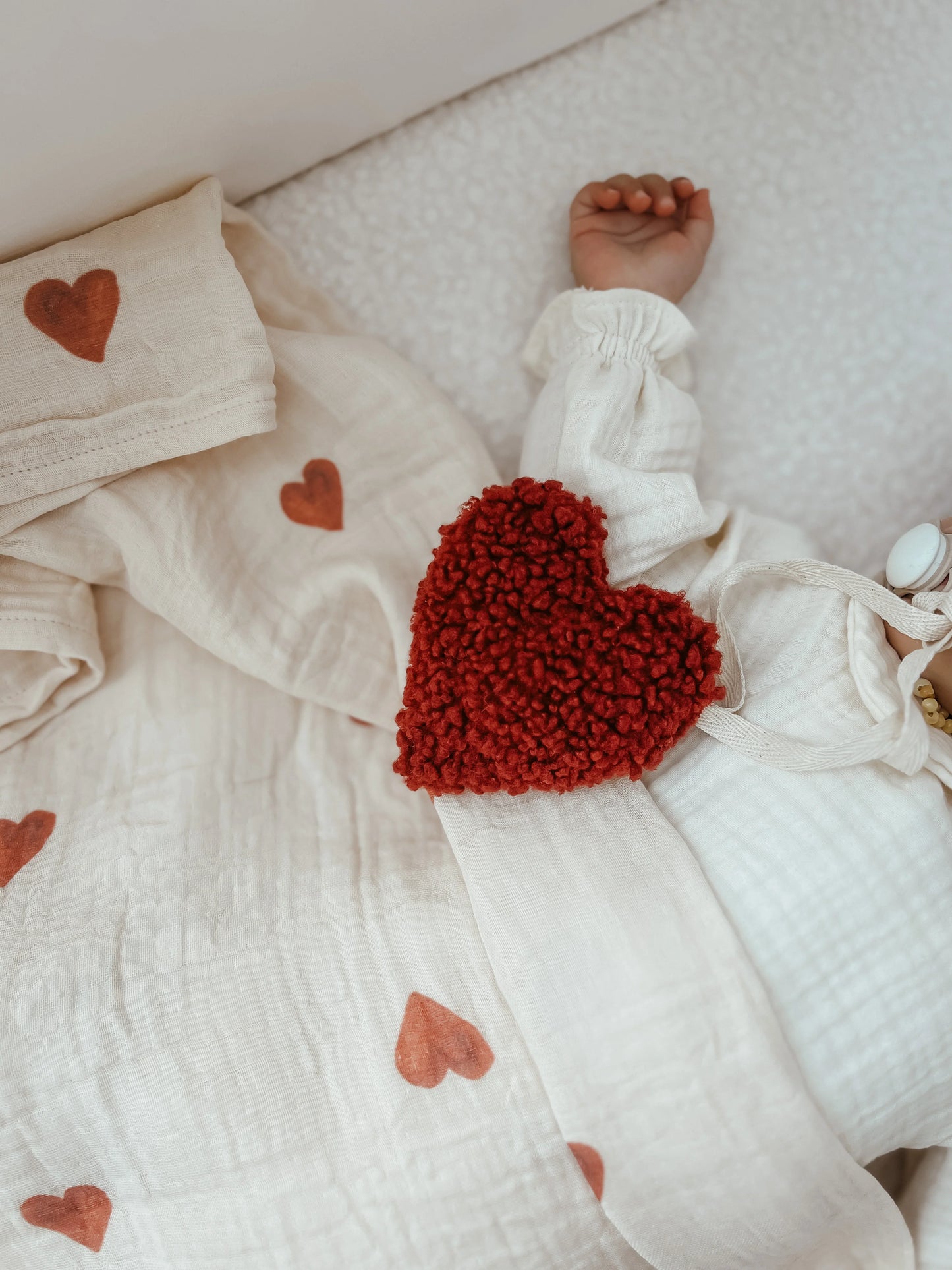 Pacifier cuddly toy Heart | 3 colors