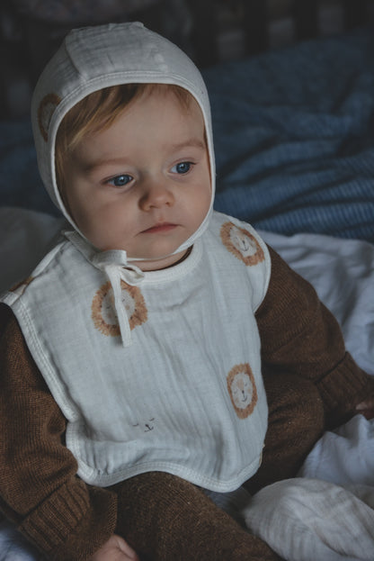 Lion Bib &amp; Bonnet | Organic Muslin