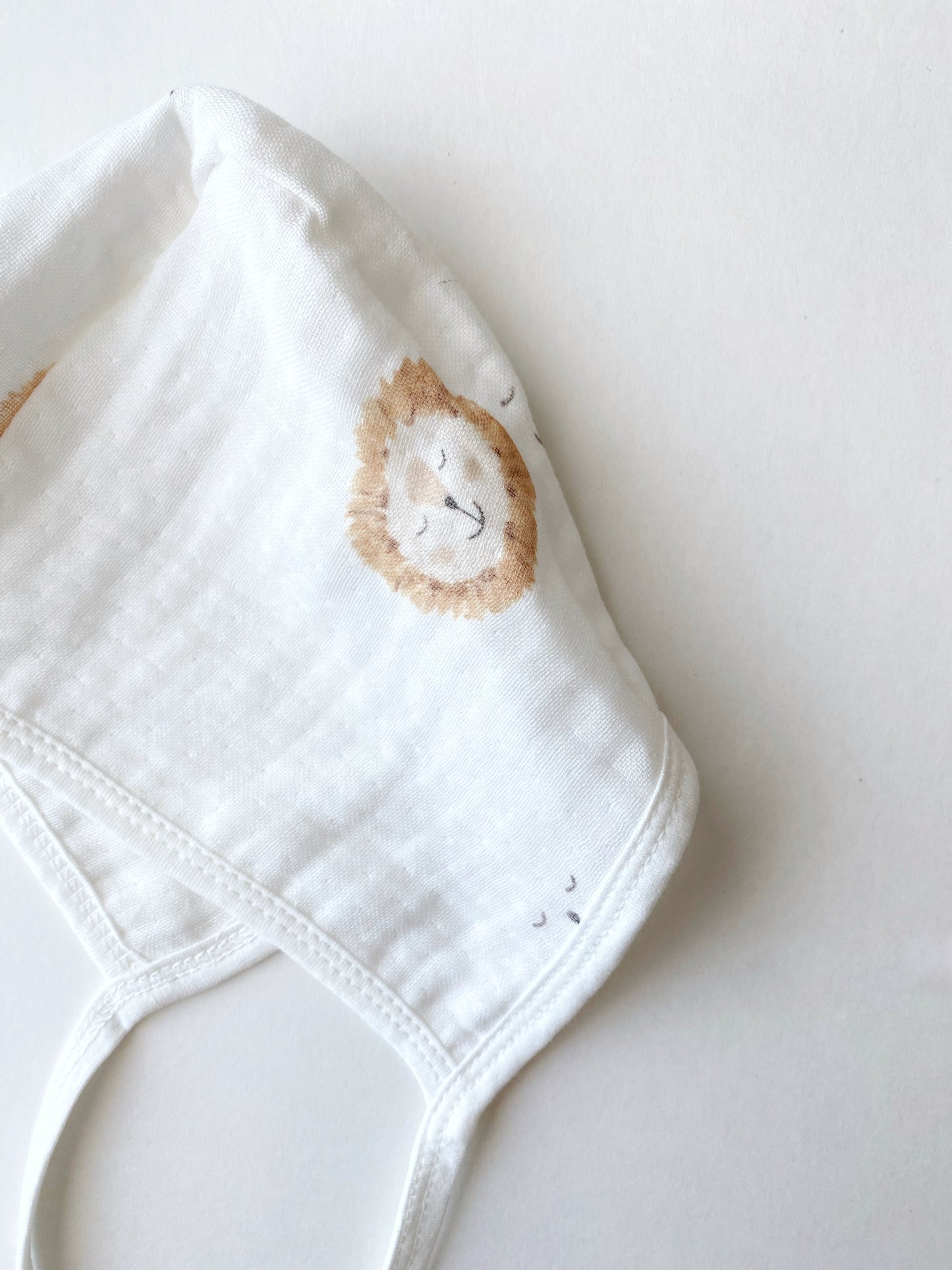 Lion Bib &amp; Bonnet | Organic Muslin