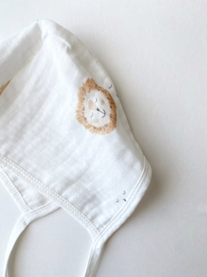 Lion Slabbetje & Bonnet | Organic Muslin