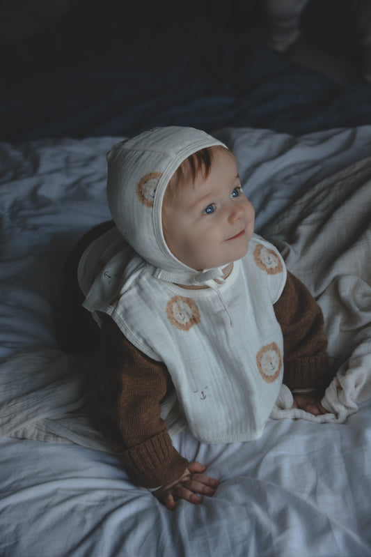 Lion Bib &amp; Bonnet | Organic Muslin