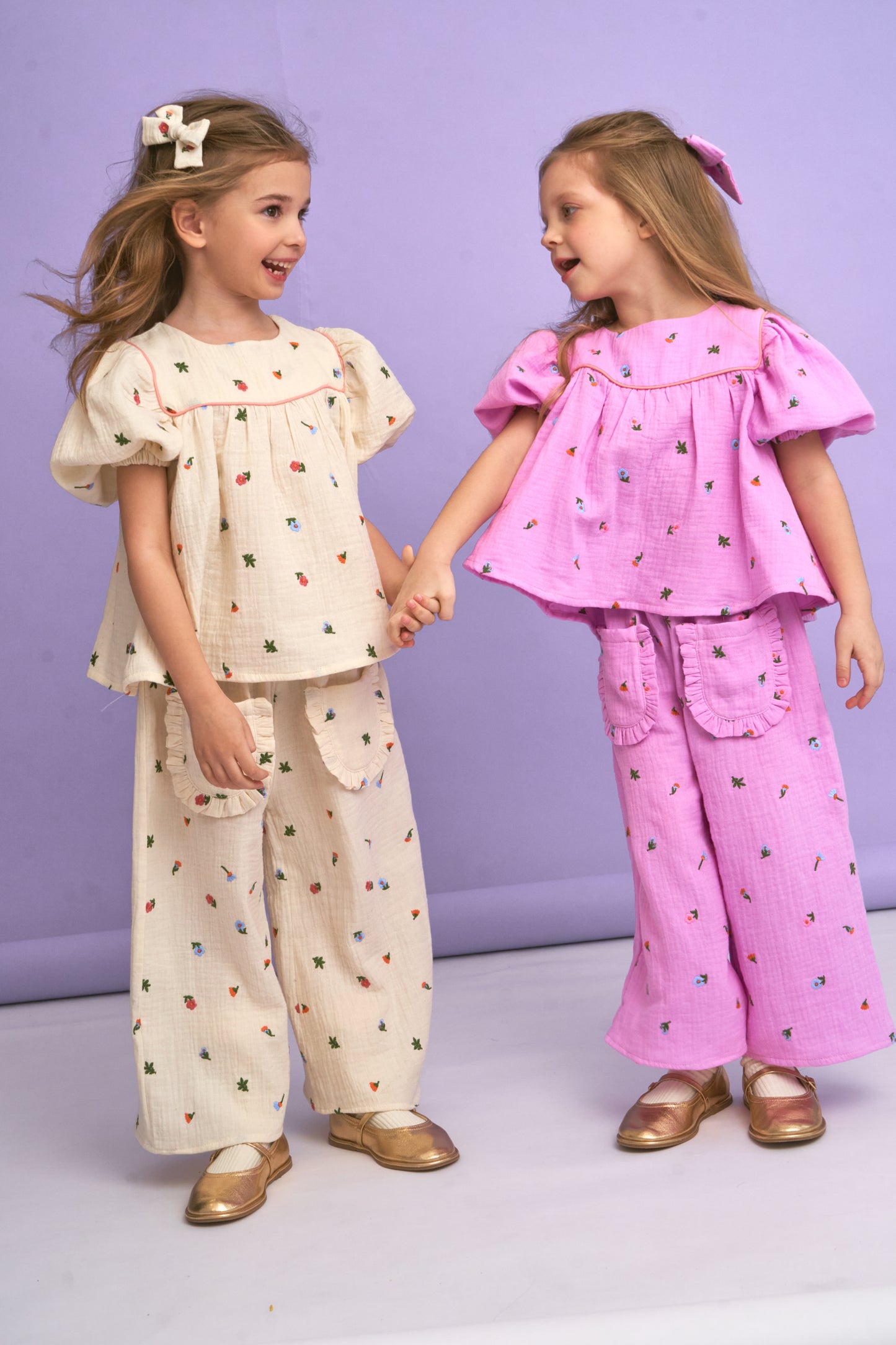 Meisjes Beige Mousseline Top en Broek set met geborduurde bloemen