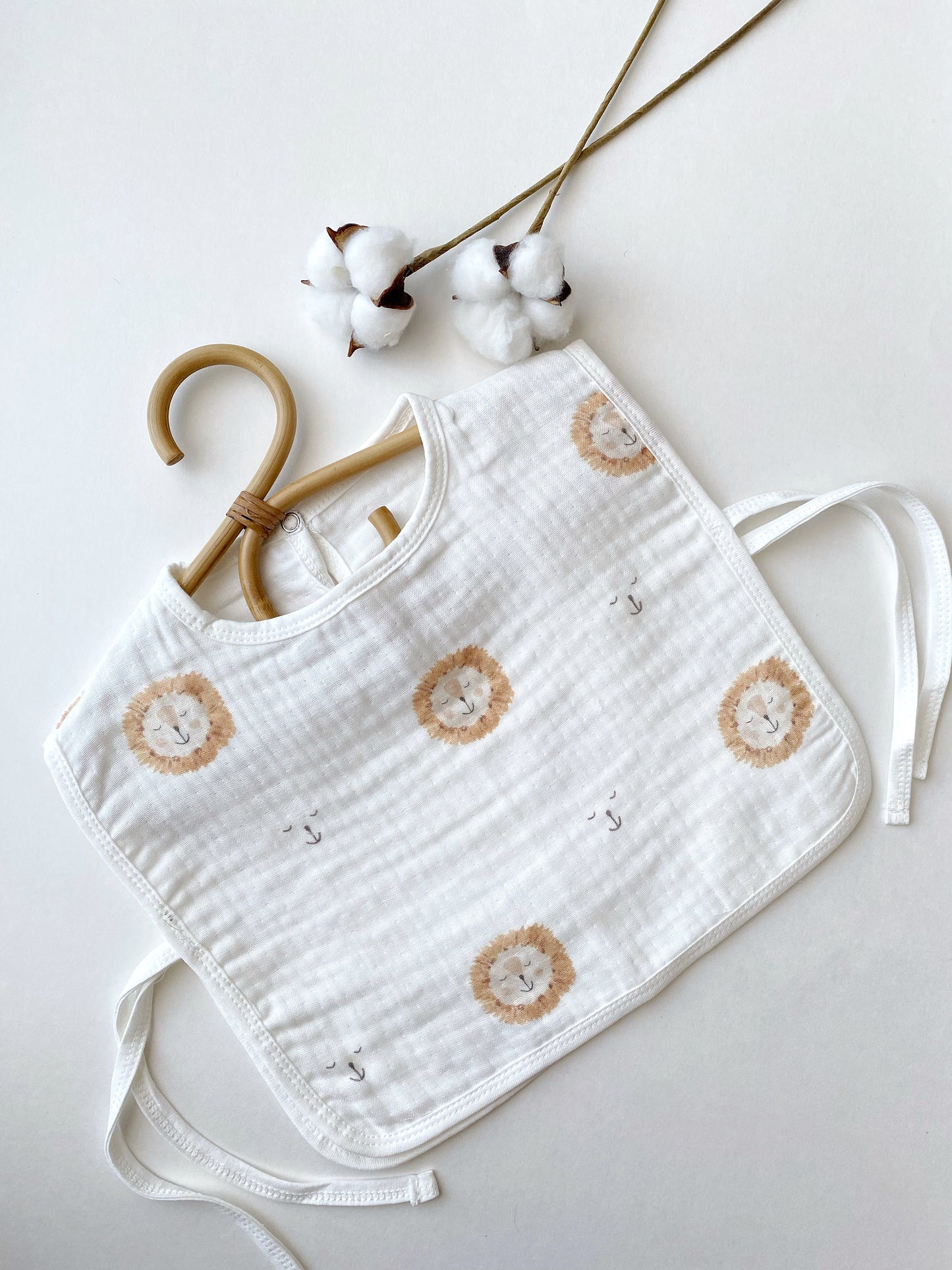 Lion Bib &amp; Bonnet | Organic Muslin