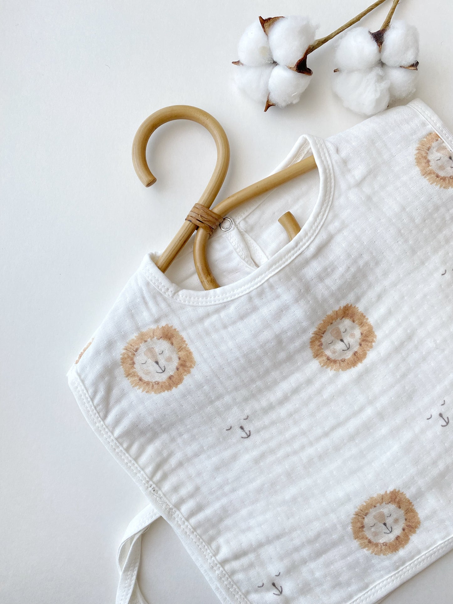 Lion Slabbetje & Bonnet | Organic Muslin