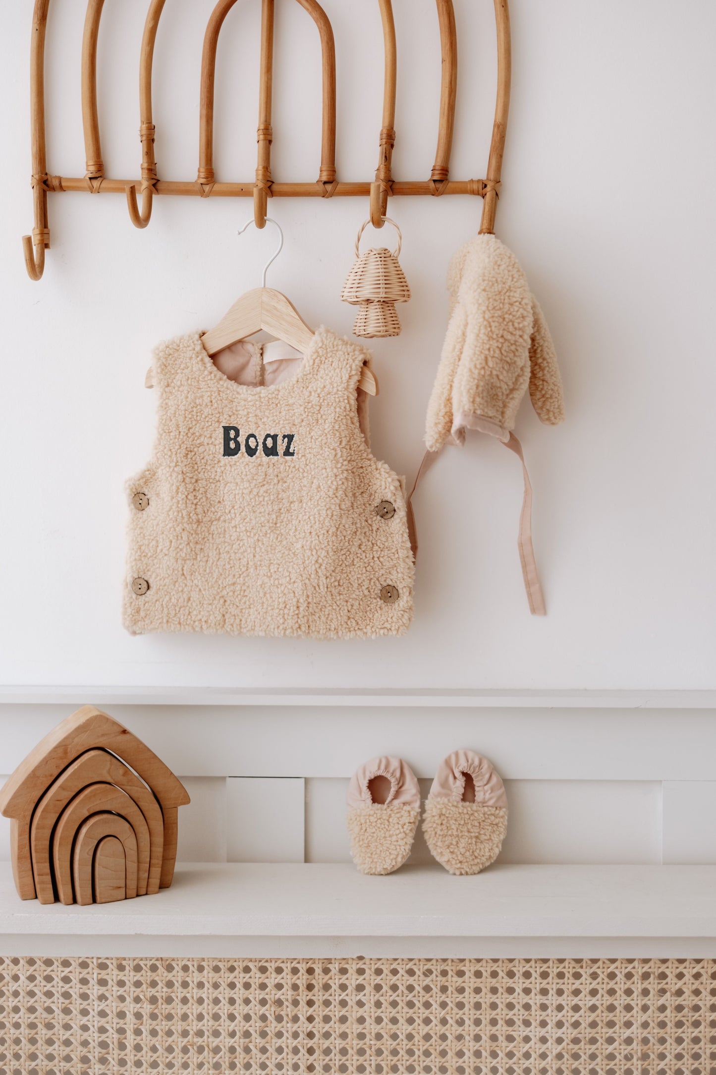 Teddy Babyweste mit Mütze und Anti-Rutsch-Schuhen | Beige