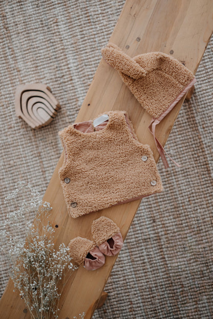 Teddy Baby gilet met muts en anti-slip slofjes | Camel