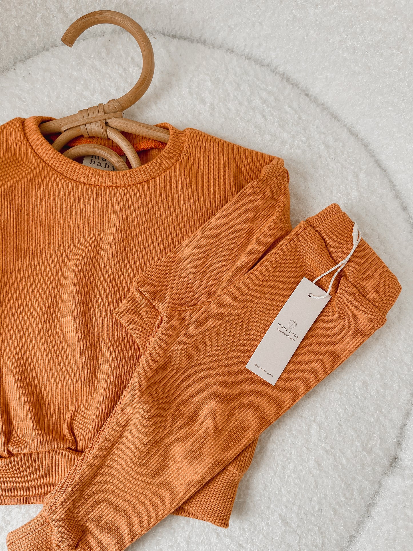 Geripptes Set aus orangefarbener Baumwolle | Pullover mit Hose