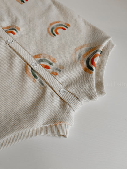Short sleeve baby suit with rainbows
