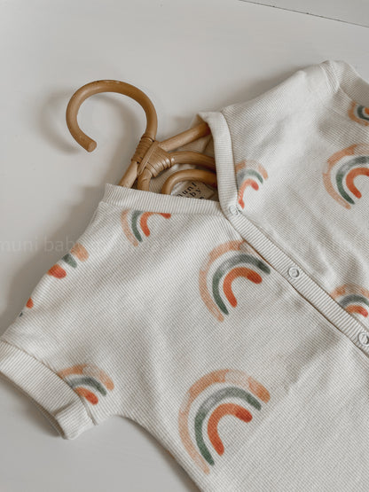 Short sleeve baby suit with rainbows