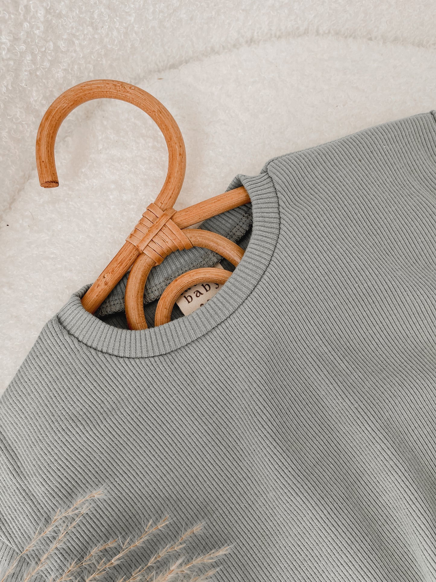 Mintfarbenes geripptes Set aus Baumwolle | Pullover mit Hose